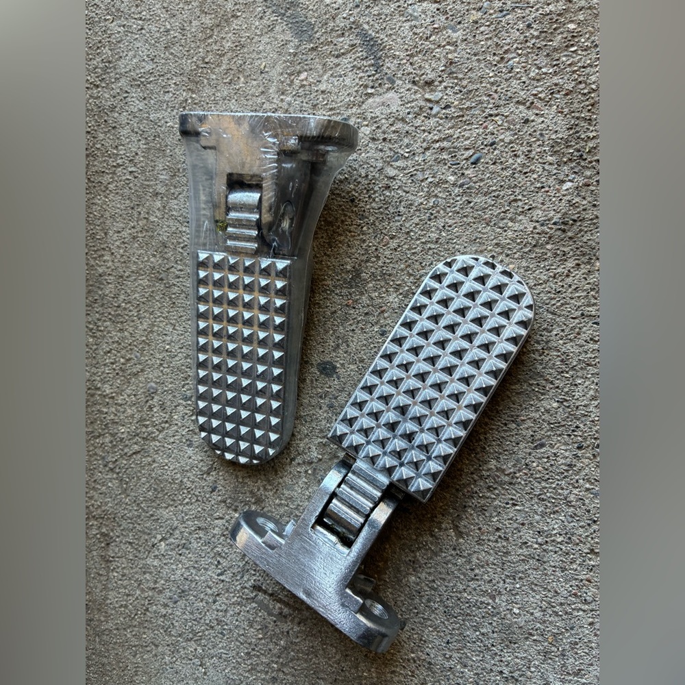 Silver-tone Metal Bicycle Pegs - Unboxed New!